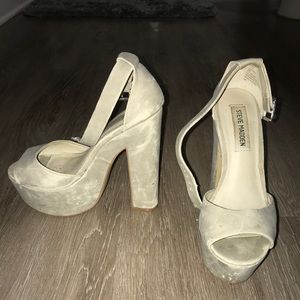 Steve Madden heels in beige - size 6